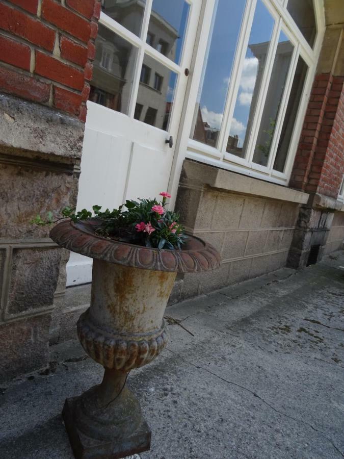 Au Pied Du Beffroi Apartment Arras Exterior foto
